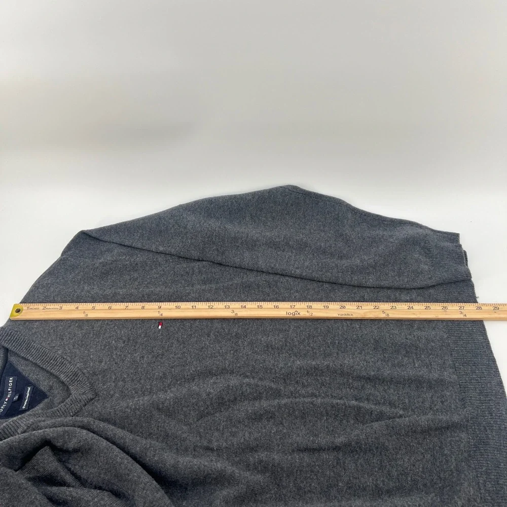 Tommy Hilfiger Mens XL Gray 100% Premium Lambswool V-Neck Sweater Charcoal‎ Knit